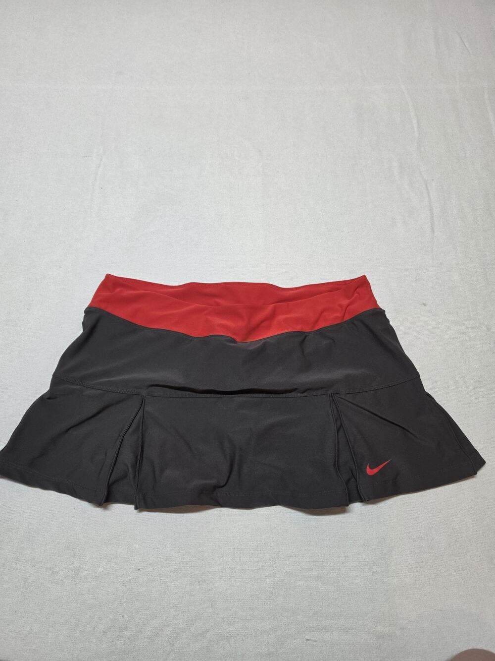 Nike Dri-FIT Women’s XL Black Red Pleated Tennis Skort Athletic Skirt